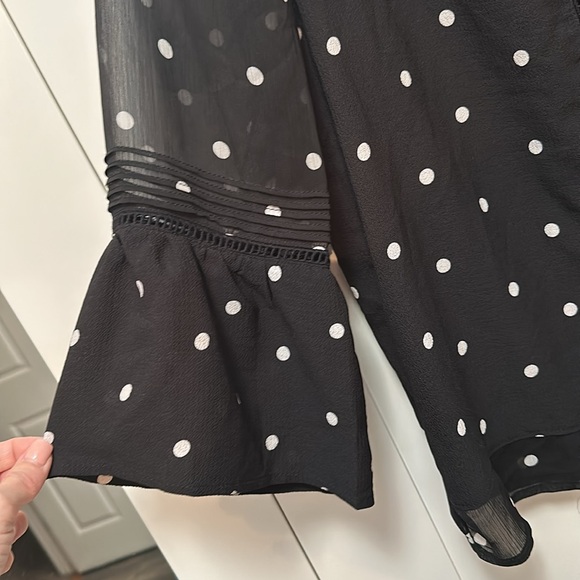 Polka Dot Bell Sleeved ChiffonTop V Neck Black & White Slit Sz MED NWOT - Picture 4 of 5